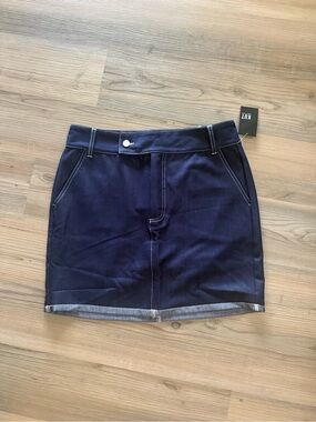 Kut from the Kloth Dark Navy Denim Waistband Detail